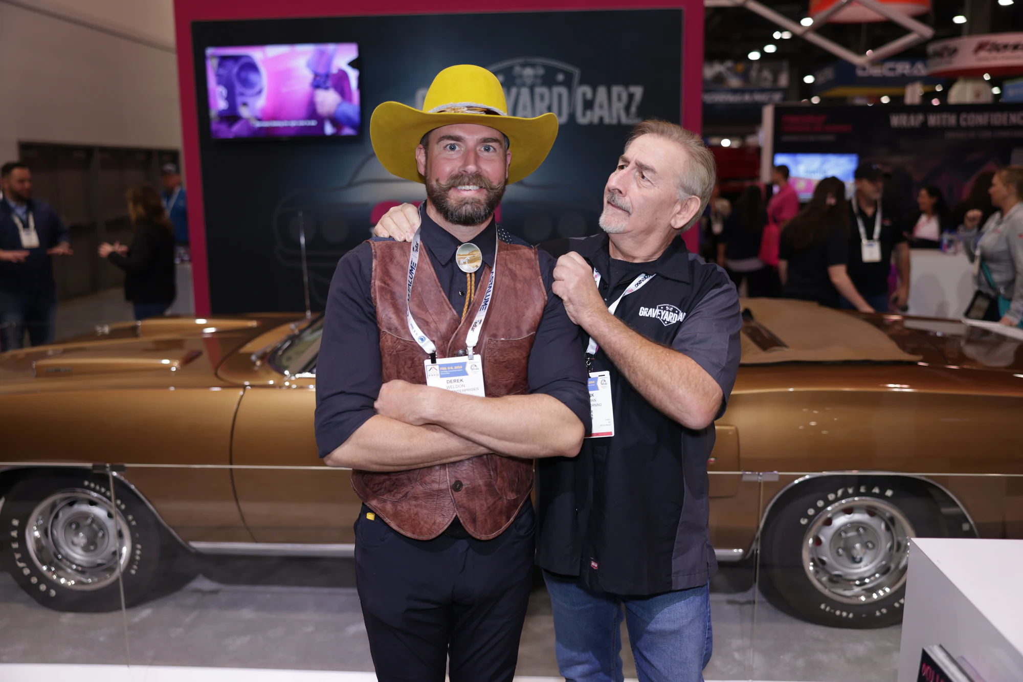 Contractor in a cowboy hat with the meet-and-greet guest at Owens Corning at IRE 2024