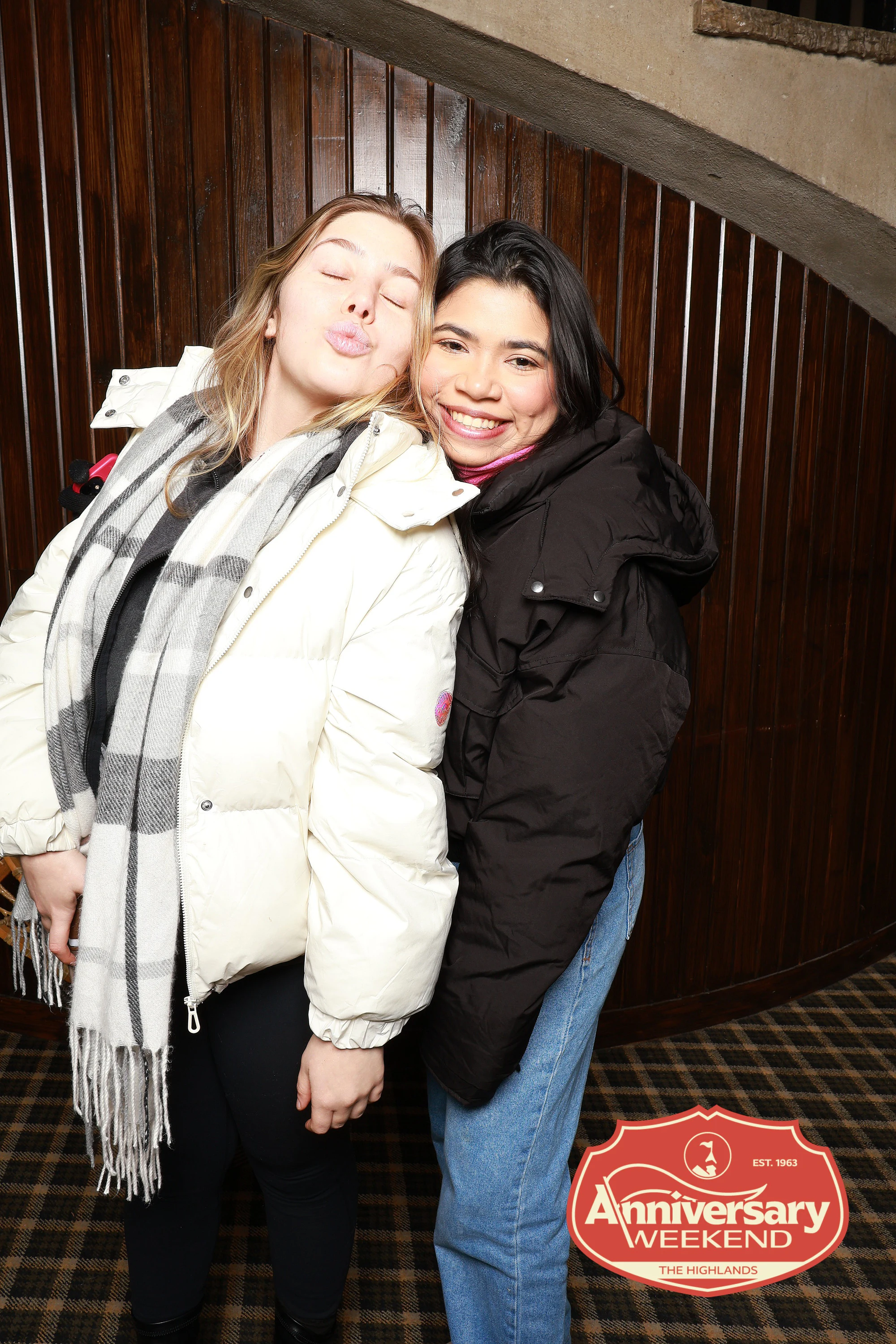 The two friends blowing kisses at The Highlands Anniversary Weekend