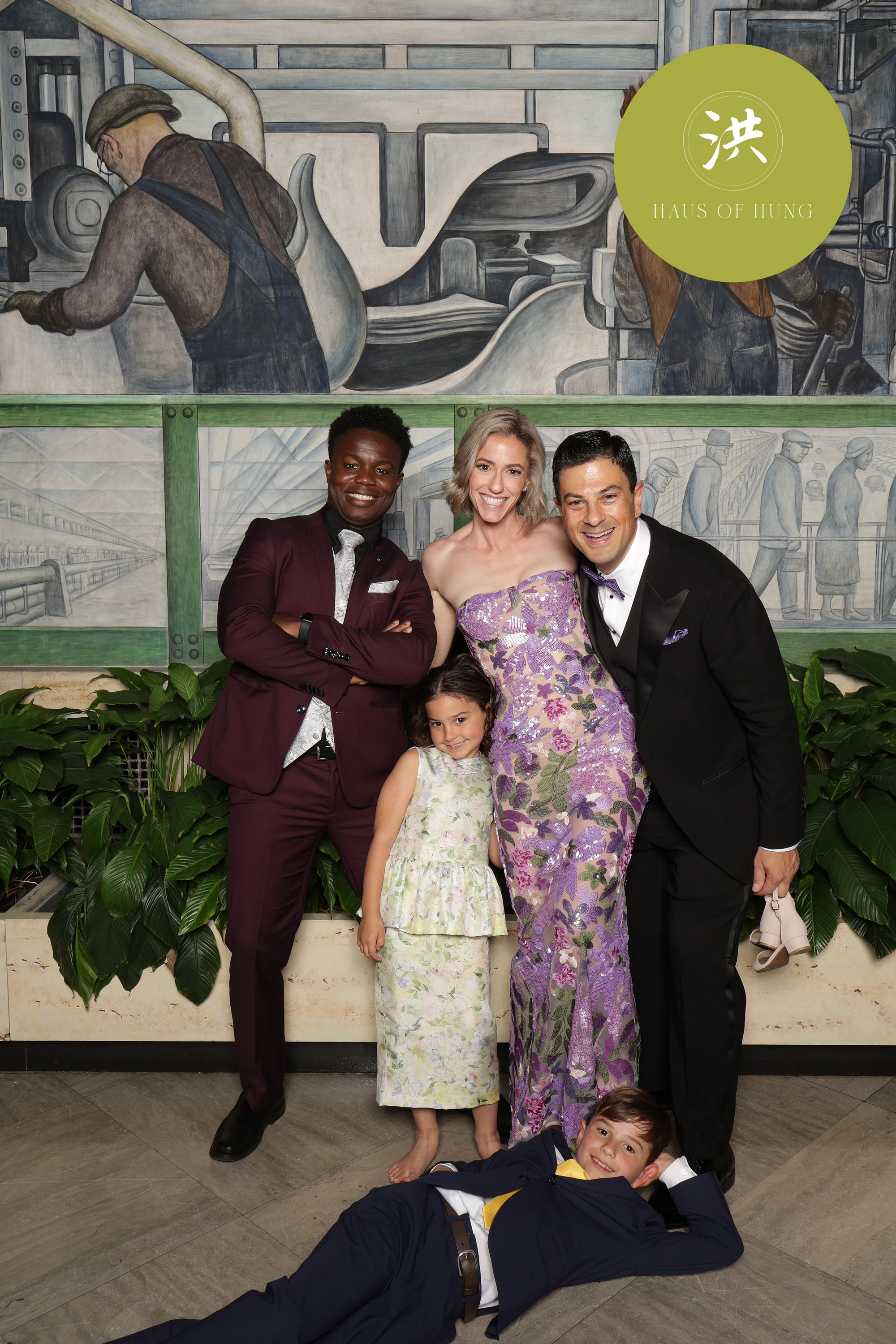Family group with kids at Lesley + Kevin at the Detroit Institute of Arts
